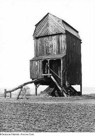 Relikt einer Bockwindmühle : Wohl Ebersbach (bei Großenhain). Relikt einer Bockwindmühle