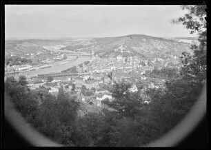Blick über Mainspitze, Innenstadt und Burg Richtung Maintal