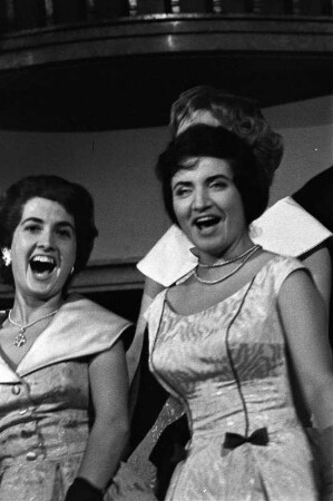 Szenenbilder aus "Messeschlager Gisela", Operette von Gerd Natschinski. Metropol-Theater Berlin, Oktober 1960