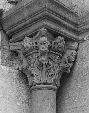 Kapitell mit Akanthus und Affen