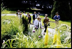 Insel Mainau: Gruppe im Blumengarten