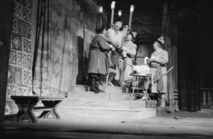 Szenenbilder aus "Die Brautschau" von J. S. Miljutin mit F. Kronström, M. Ladyka a. G., M. Dorka a. G., J. Siegl, J. Bergmann, A. Göse a. G., Metropol-Theater,