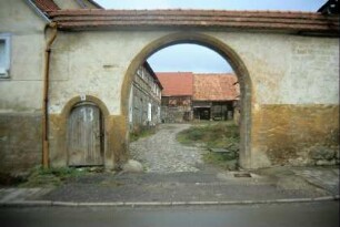 gemauertes Hoftor Hauptstraße 13 (unter Denkmalschutz)