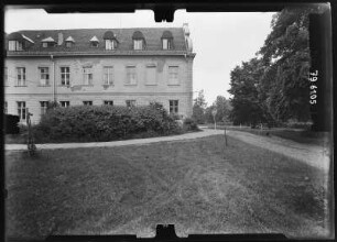 Fürstenberg/Havel, Unter den Linden 58. Schloß (1741-1752; C. J. Löwe, Umbau 1913). Rechter Seitenflügel. Hoffront