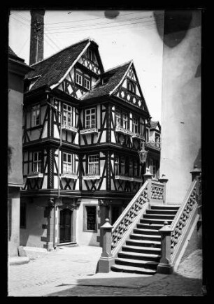 Rathausgasse, Haus der vier Gekrönten und Treppenaufgang zum alten Rathaus