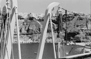 Reisefotos. Mittelmeerfahrt. Blick zur Insel Santorin
