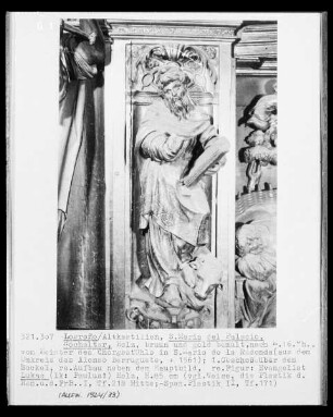 Hochaltar, 1. Obergeschoss, rechte Seite: Evangelist Lukas