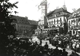 Bautzen. Huldigung an Friedrich August III., König von Sachsen, auf dem Hauptmarkt am 29. Mai 1905