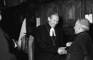 Freiburg: Münster, Begegnung in der Sakristei[, Landesbischof Heidland, Erzbischof Schäufele]