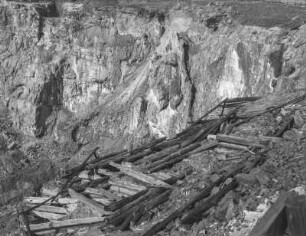 Grube : Blick in eine Grube