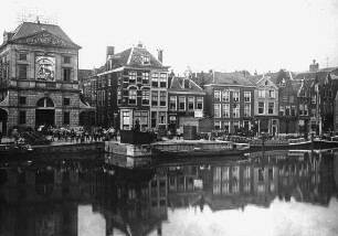 Leiden, Stiller Rhein mit Stadtwage
