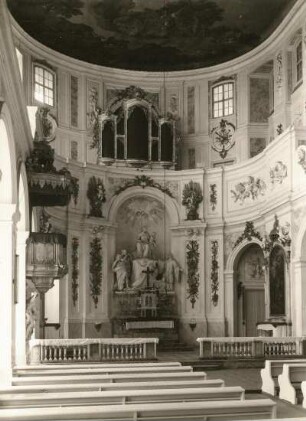 Wermsdorf. Schloss Hubertusburg. Schlosskapelle (Baumeister Johann Christoph Knöfel). Blick zu Kanzel und Altar