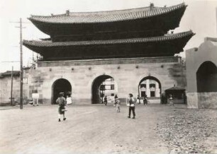 Seoul (Keijō), Korea, Südkorea. Eingangstor (um 1850) zum Kaiserpalast