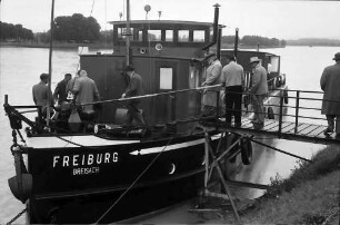 Weil am Rhein: Motorschiff Freiburg; Minister besteigen das Schiff