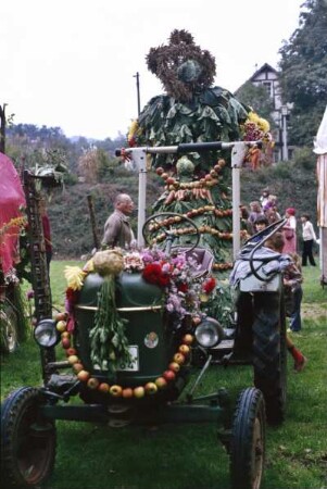 Erntewagen mit Erntefigur