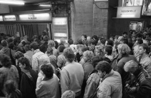 DDR-Bürger kehren bei Tagesende in die DDR zurück