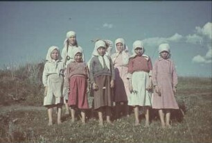 Zweiter Weltkrieg. Sowjetunion. Zur Einquartierung (wahrscheinlich in der Ukraine). Einheimische Bauernmädchen