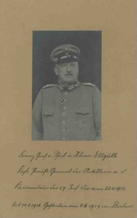Graf Franz von Pfeil und Klein-Ellguth, Kommandeur der 27. Infanterie-Division von 1912-1916 in Uniform, Mütze mit Orden