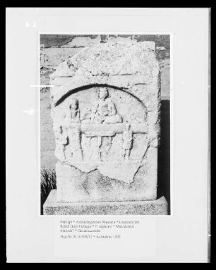 Grabstele mit Relief eines Gelages