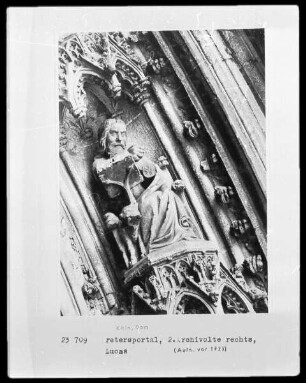 Petersportal: 2. Archivolte rechts, 3. Reihe: Der Evangelist Lucas