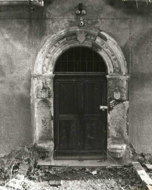 Meißen, Siebeneichener Straße 61?. Wohnhaus mit Stallanbau (ab 1851). Sitznischenportal