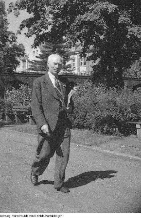 Bauleiter Hentschel, Brigadier Küntzel, Scheffler, VEB Altissa-Kamera-Werk Dresden, Brunhilde Diener, VEB Elbflorenz Dresden, Oberingenieur Haufe, Heinz Kubach, Heinz Nicolaus, Graphiker Wenzel, Hans Knappertsbusch, Direktor des Orchesters der Staatskapelle Dresden, u.a., Oktober 1956 - Mai 1957