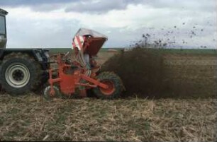Fotografie: Drillkombination, Bodenfräse, Breitsaat, Pneumatische Verteilung, Säverfahren