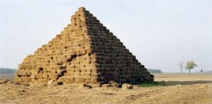 Strohpyramide, Lindchen bei Drebkau