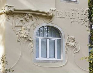 Villa "Brünnhilde" — Relief