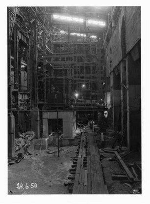 Industrie-Kraftwerk. Kesselhaus III während Montage Kessel 35 : Lauta (Niederlausitz). Industrie-Kraftwerk. Kesselhaus III während Montage Kessel 35