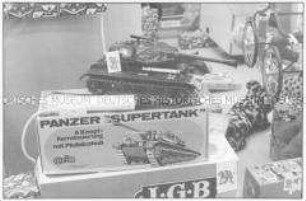Spielzeugpanzer (Sonderthema: Kein Platz für Kinder)