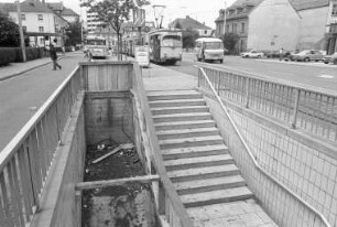 Ersatz der Rolltreppe zur Fußgängerunterführung an der Straßenbahnendhaltestelle in Durlach durch Treppenstufen
