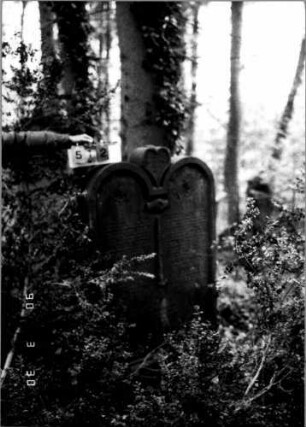 Grabstein 512 (neu: 473)