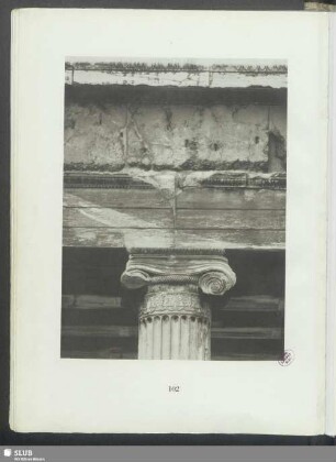 Kapitell und Gebälk der östlichen Mittelsäule