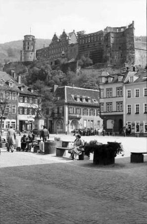 Heidelberg: Kornmarkt mit Blick zum Schloss