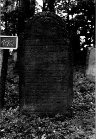 Grabstein 112 [Nir S. 85 Nr. 9.04]