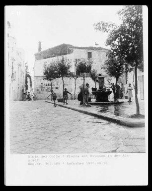 Piazza mit Brunnen in der Altstadt