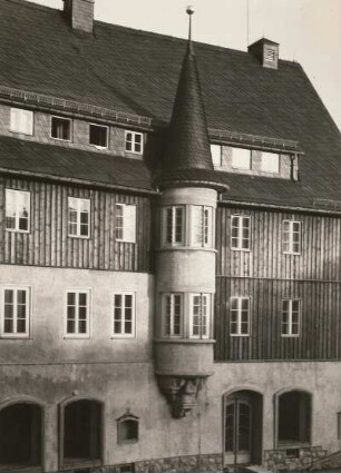 Altenberg. Rathaus (1955 erb.). Teilansicht mit Erker