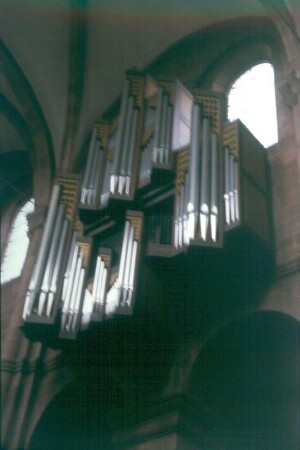 Hauptorgel (Schwalbennestorgel) von Johannes Klais Orgelbau (1985). Worms, Dom St. Peter