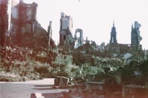 Dresden-Altstadt. Blick über die zerstörte Innenstadt