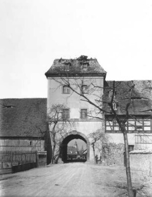 Frohburg. Rittergut (18./19. Jahrhundert), Forian-Geyer-Straße 4/6. Torhaus (Taubenturm). Feldseite