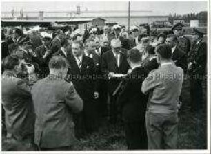 Ludwig Erhard auf der Hannover-Messe