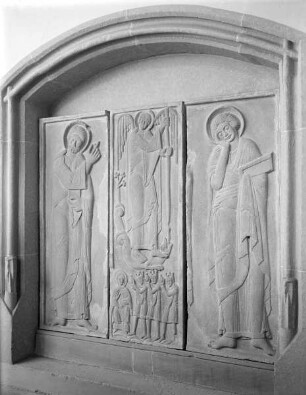 Der heilige Michael als Drachentöter, die heiligen drei Könige die apokalyptische Maria anbetend, der Heilige Petrus und der Heilige Johannes