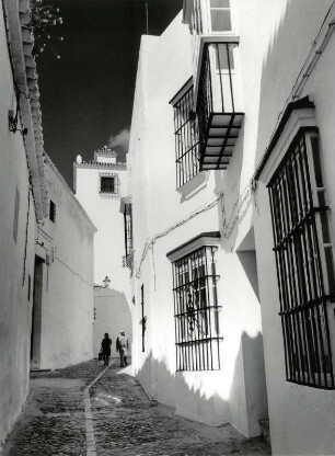 Typische Gasse in Arcos, Andalusien