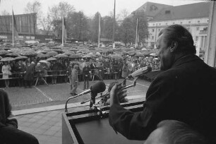 Wahlkundgebung der SPD zur baden-württembergischen Landtagswahl am 23. April 1972 mit Bundeskanzler Willy Brandt