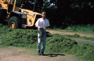 Fotografie: Ein- und Auslagerungstechnik, Fahrsilo, Grassilage, Radlader, Feldtest