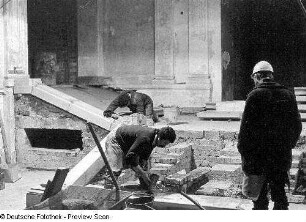 Opernhaus. Bau der Treppe im Erdgeschoß des Vestibüles