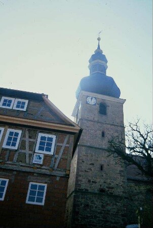 Kirche mit Pfarrhaus