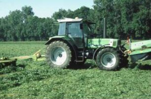 Fotografie: Futtererntetechnik, Mähwerk, Heckanbau, Frontmähwerk