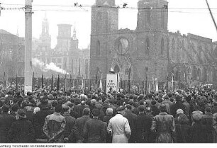 Dresden, Postplatz. 6. Gedenktag "13. Februar 1945". Kranzniederlegung und Kundgebung, 13. Februar 1951